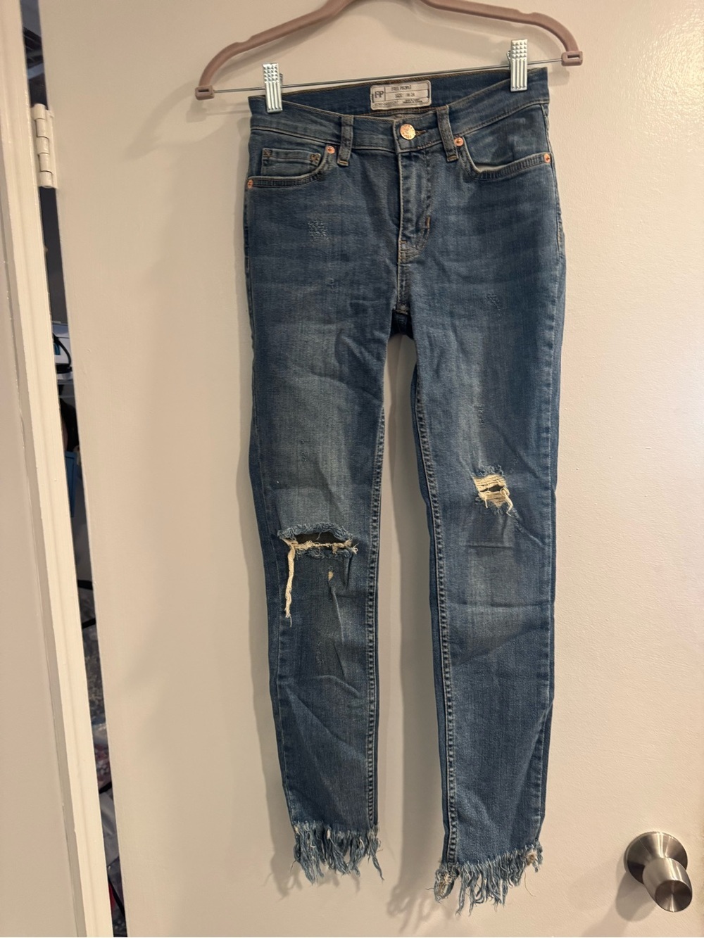 Free People Blue Distressed Skinny Jeans Frayed Hem Women’s Size 24
